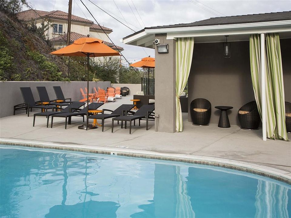 Emerald Hills Refreshing Pool
