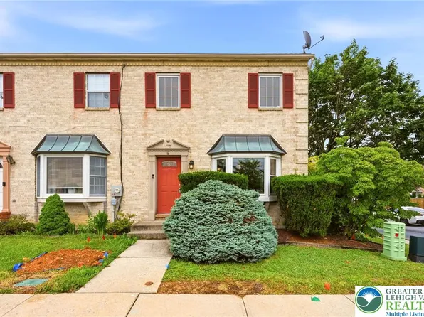 8 Lincoln Pl, Whitehall, PA 18052