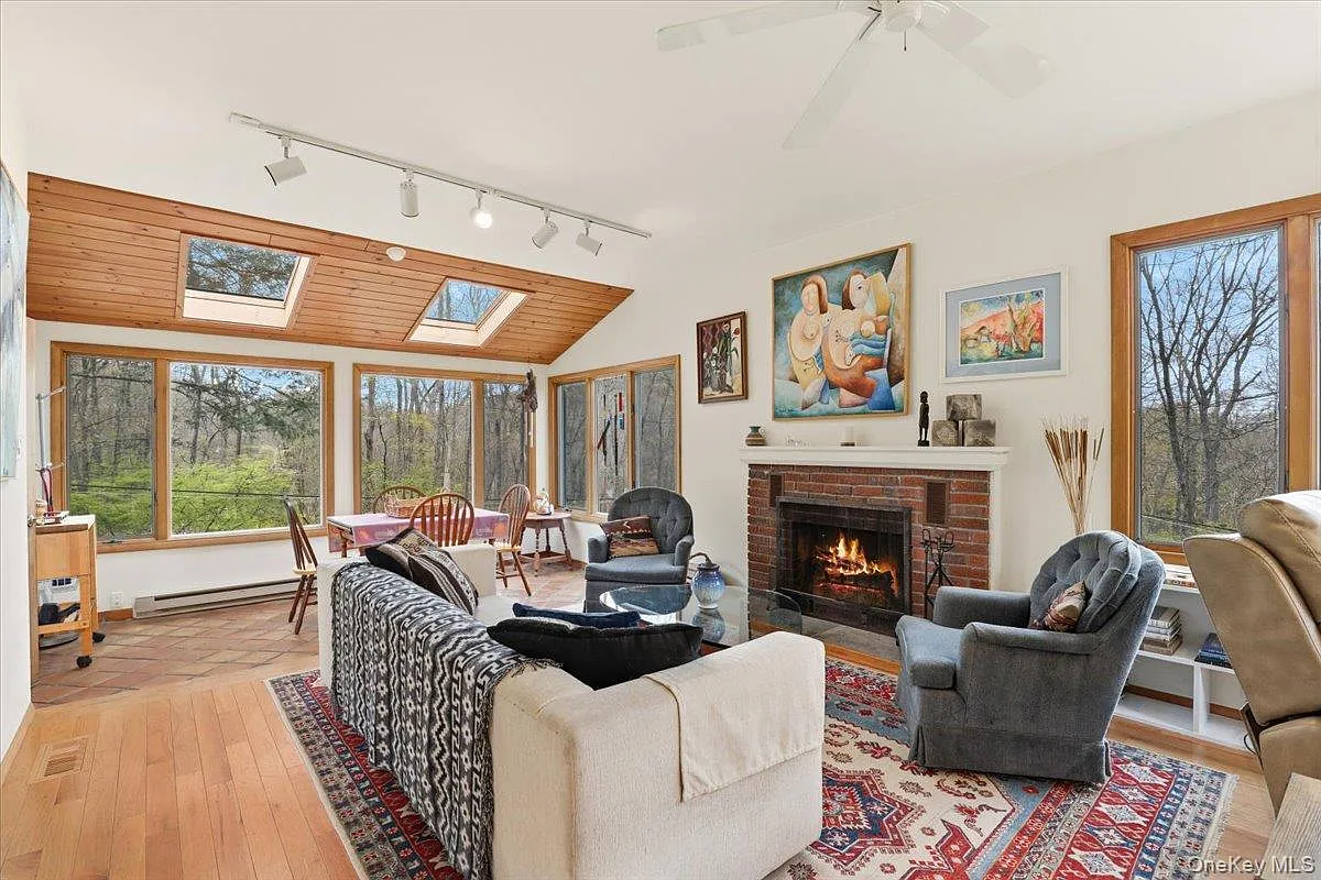 3 bed, 2.5 bath, 1896 sqft, $6,500 — Photo 4