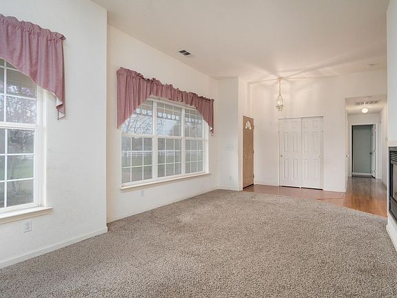 5th image of 3261 Lariat Dr