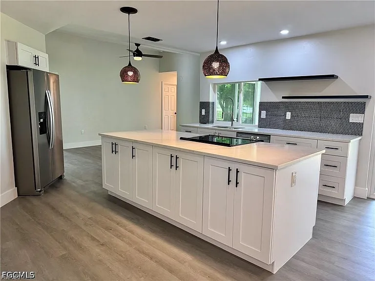 145 SW 28th Ter — Photo 2