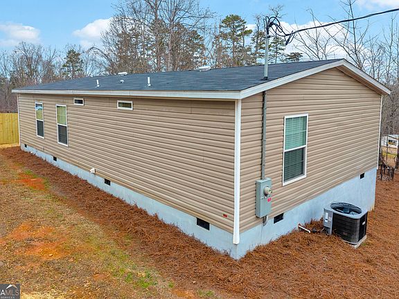 5th image of 102 Meadowlark Ln