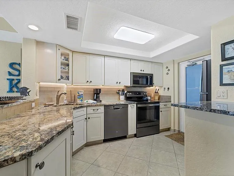 6154 Midnight Pass Rd #102 — Photo 4