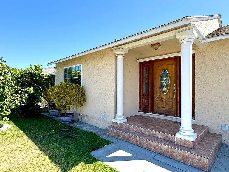 12128 Maryvine St — Photo 2