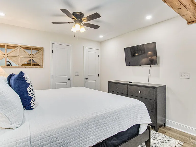 814 W Gonzalez St — Photo 5