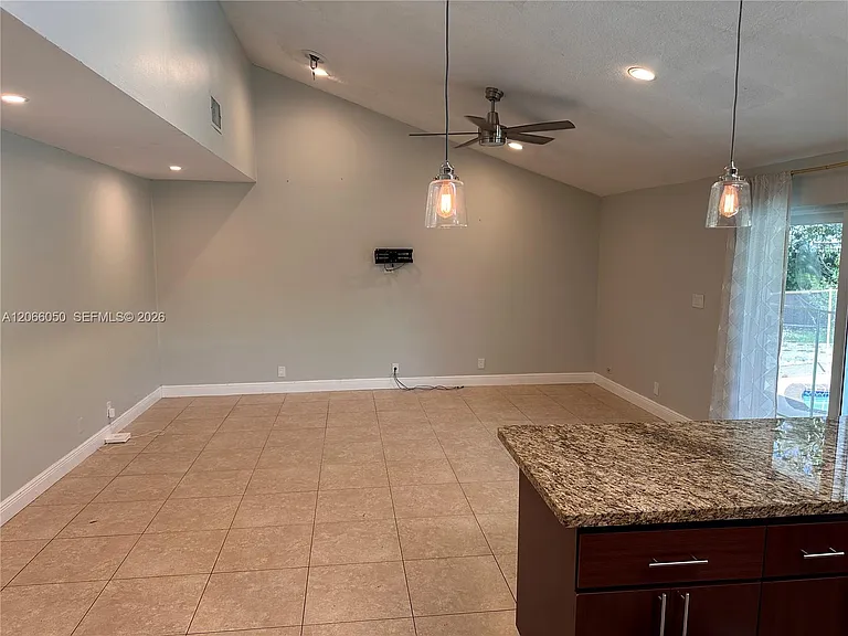 11907 Jennifer Way — Photo 6
