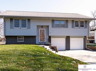 1735 N 105th St, Omaha, NE 68114