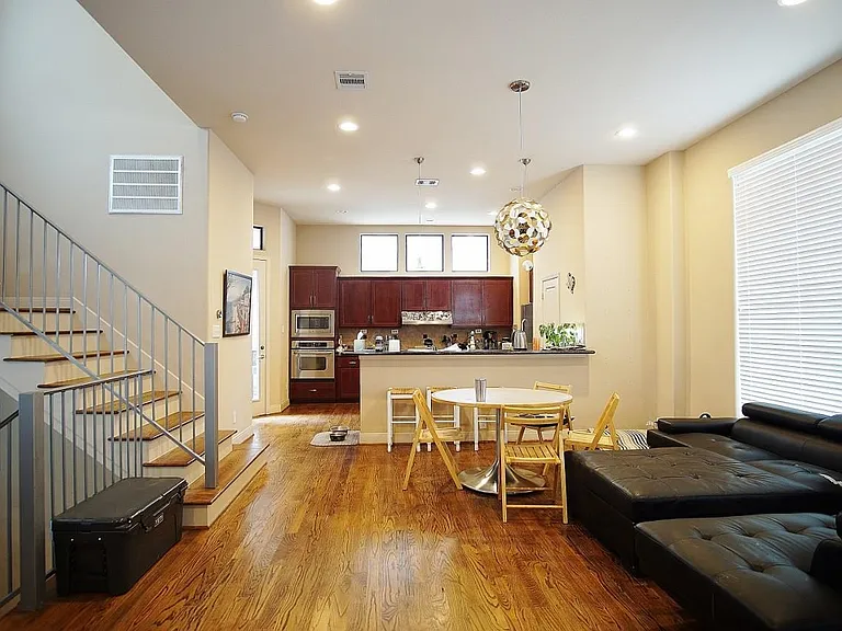 818 Lester St — Photo 9