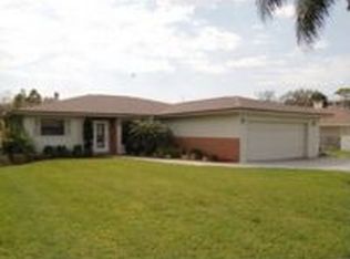 7785 Holiday Dr N, Sarasota, FL 34231