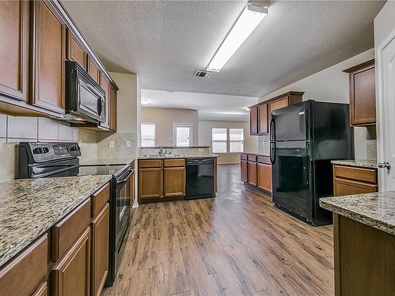 2nd image of 2897 Castlebend Dr