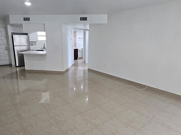3rd image of 8255 Lake Dr APT 201