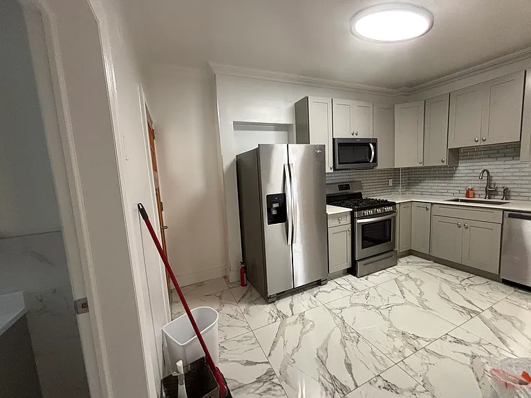 76 Lake Ave — Photo 3