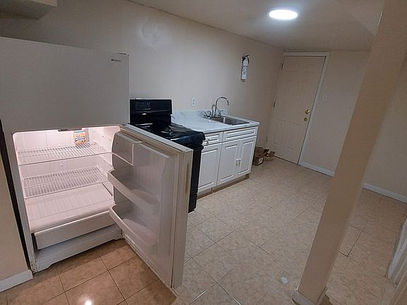 4th image of 11629 147th St #1