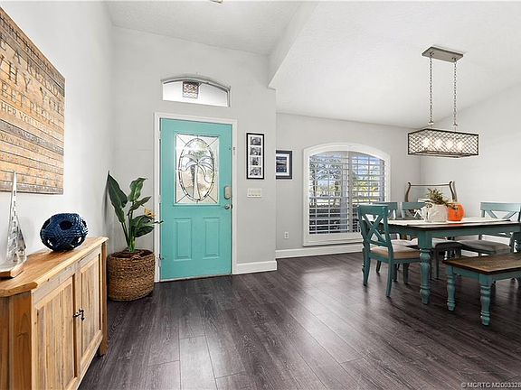 2nd image of 407 NE Pecos Way