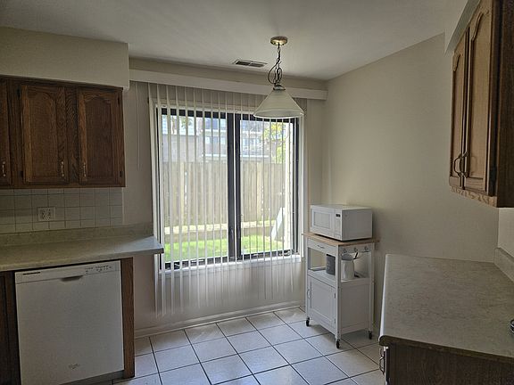 5th image of 904 Carlisle Ave