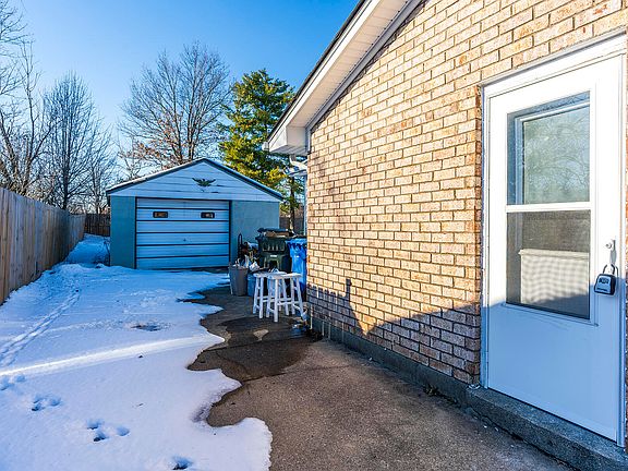 3rd image of 3245 Shoal Lake Dr