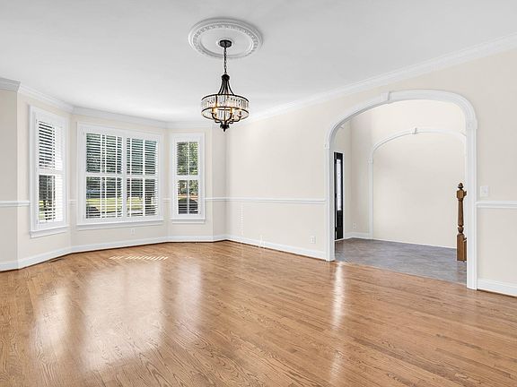 3rd image of 11 Country Squire Ct
