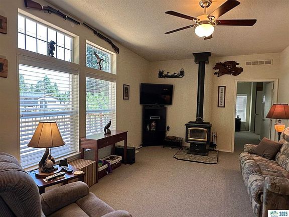 3rd image of 687-010 Cedar Way