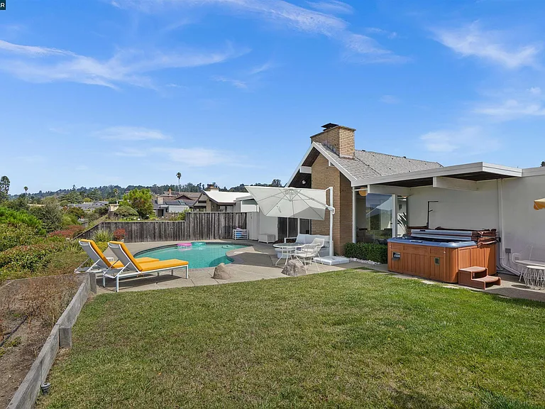 8021 Shay Dr — Photo 50
