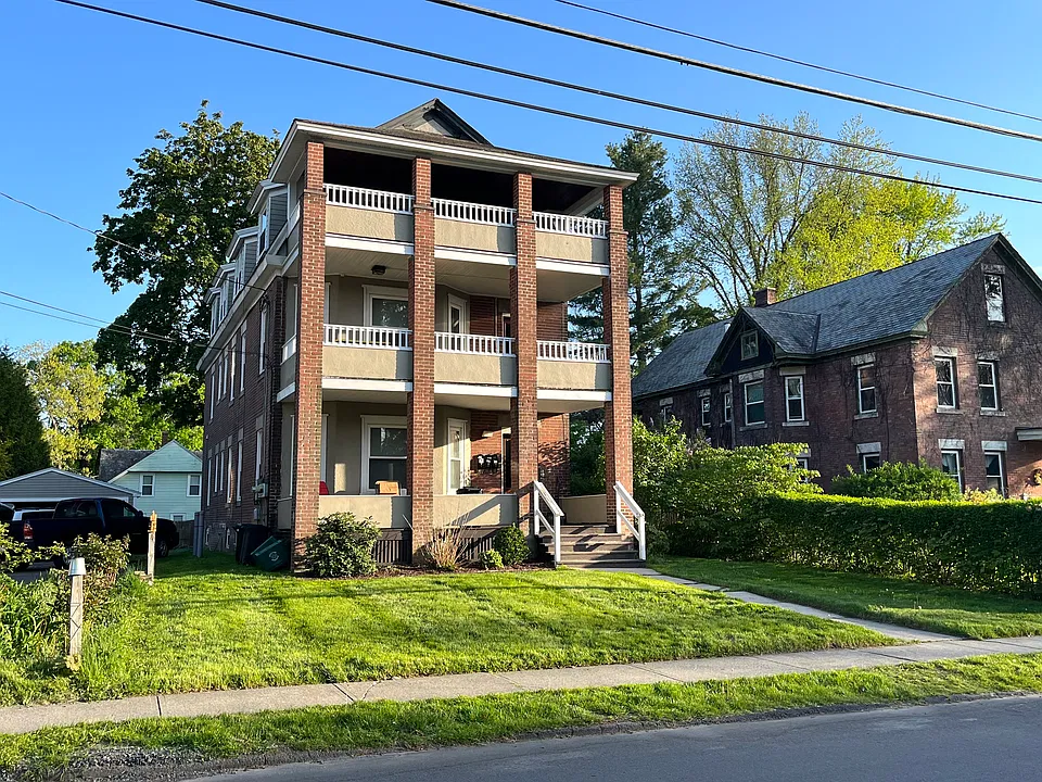 40 Phillips St #3
