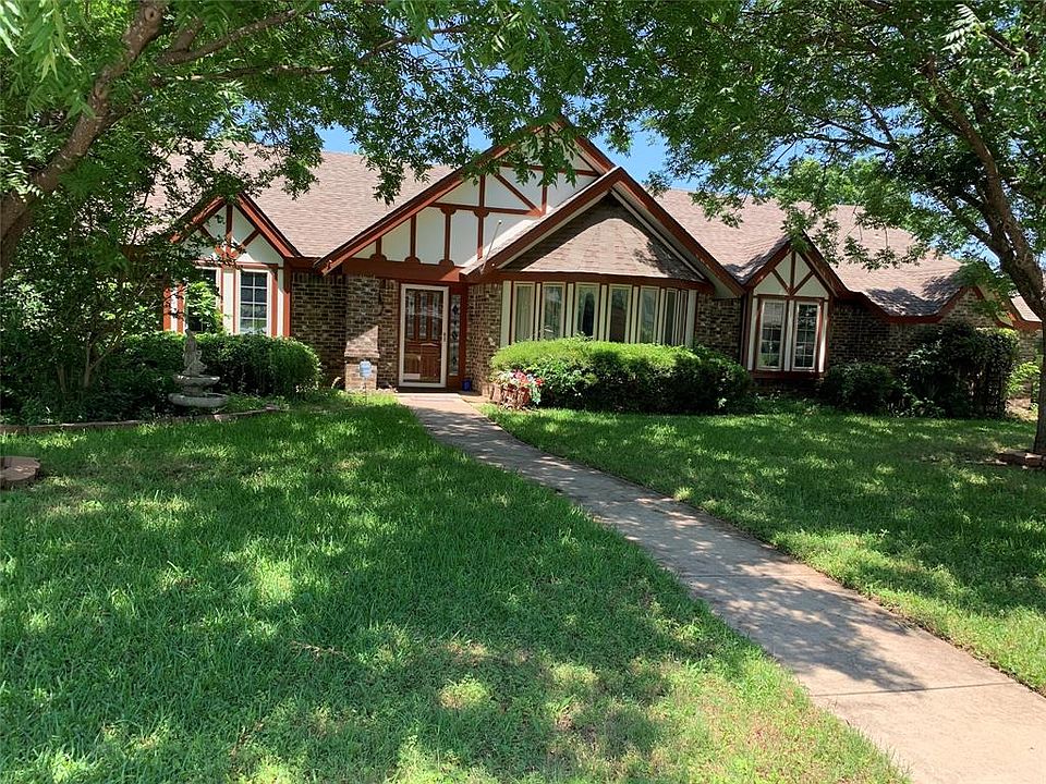 2nd image of 332 Mayfair Dr