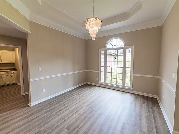 5th image of 512 Williamsburg Dr