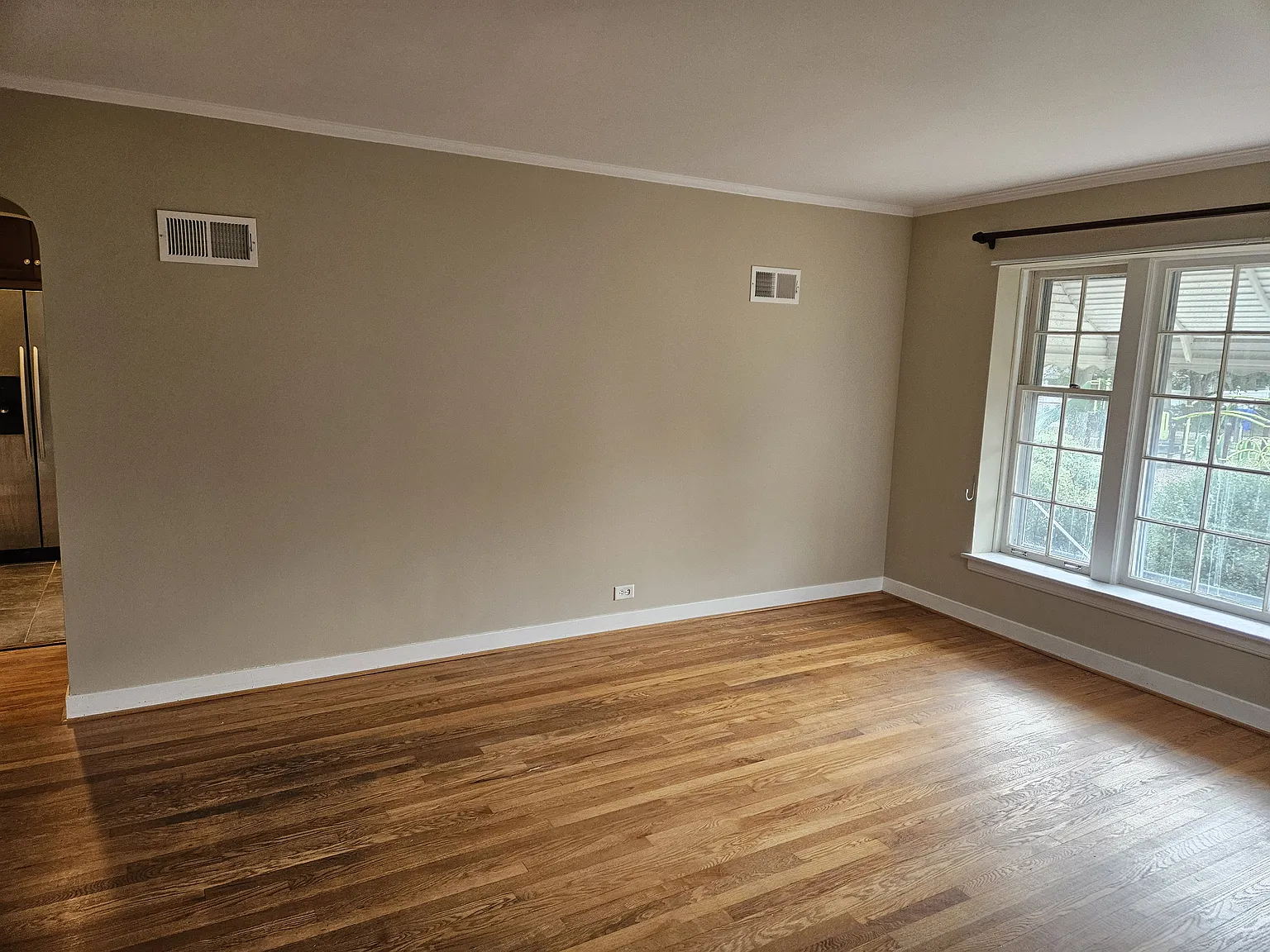 4045 Amelia Avenue — Photo 3
