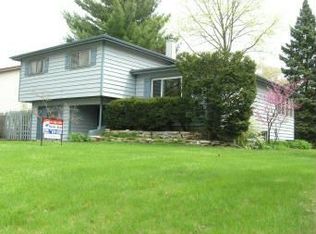 99 S Lodge Ln, Lombard, IL 60148