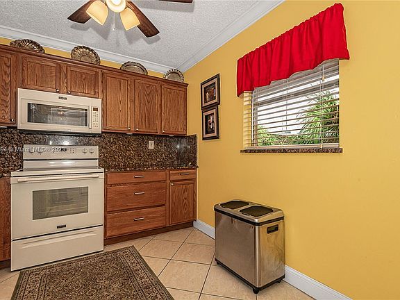 2nd image of 2850 Somerset Dr APT 418L
