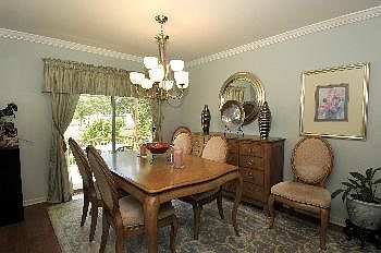 4th image of 1124 Westbury Dr