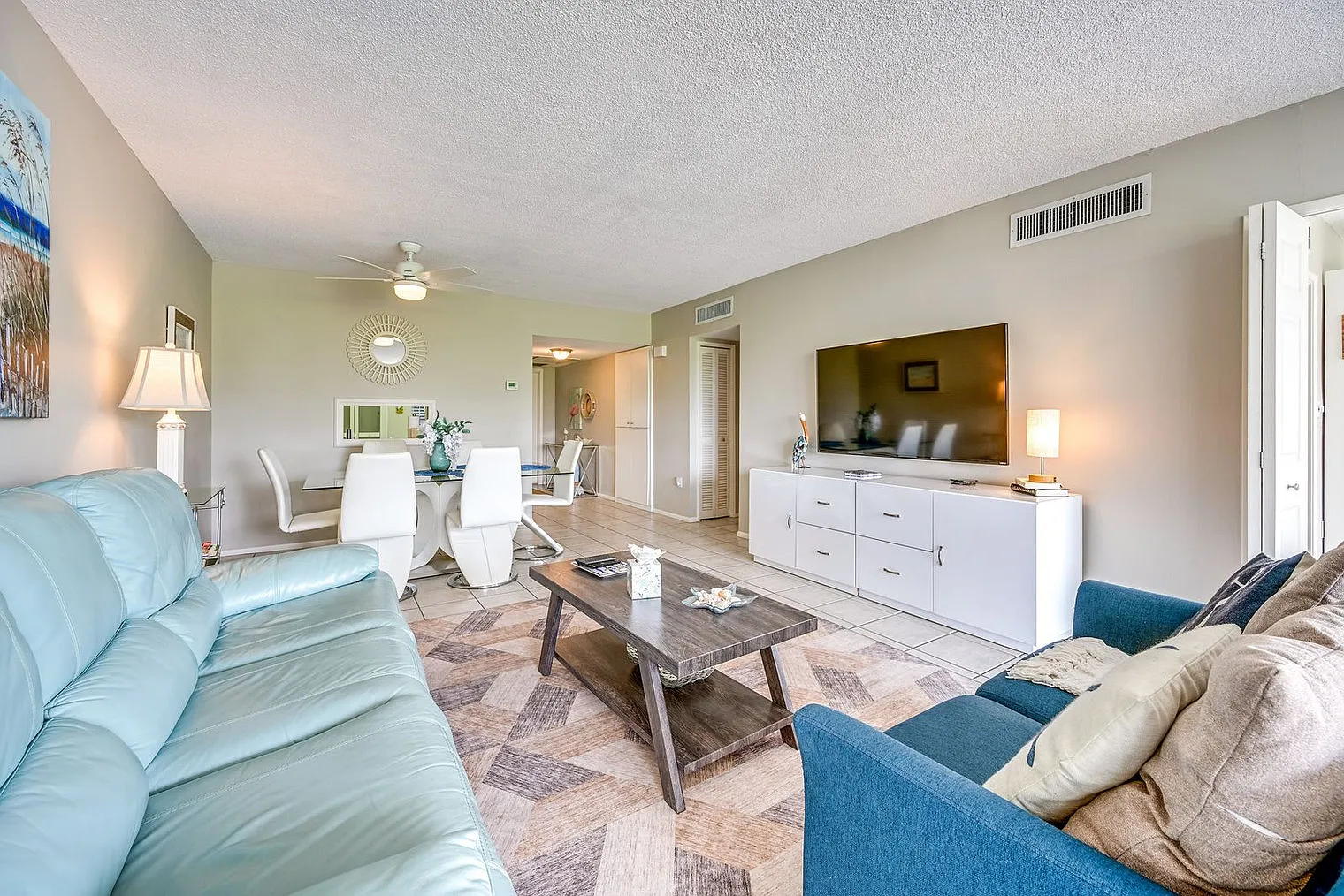 2 bed, 2.0 bath, 1173 sqft, $3,128 — Photo 2