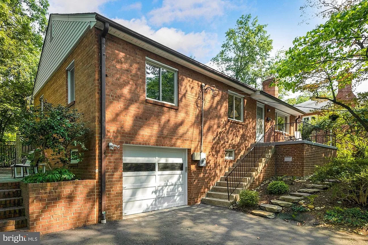 4 bed, 2049 sqft, $4,100 — Photo 1