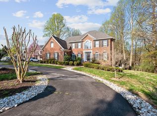 848 Seneca Rd, Great Falls, VA 22066