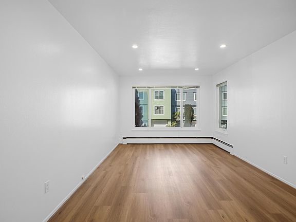2nd image of 10 Lupine Ave APT 4