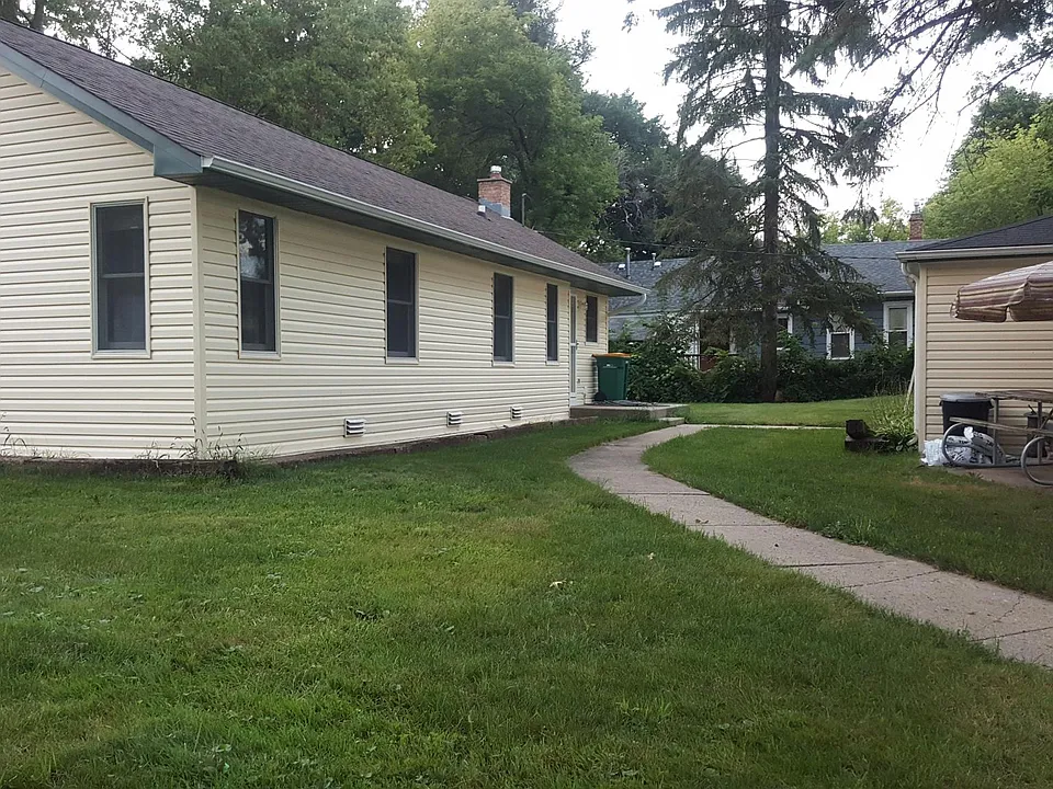 242 Fern Pl #1