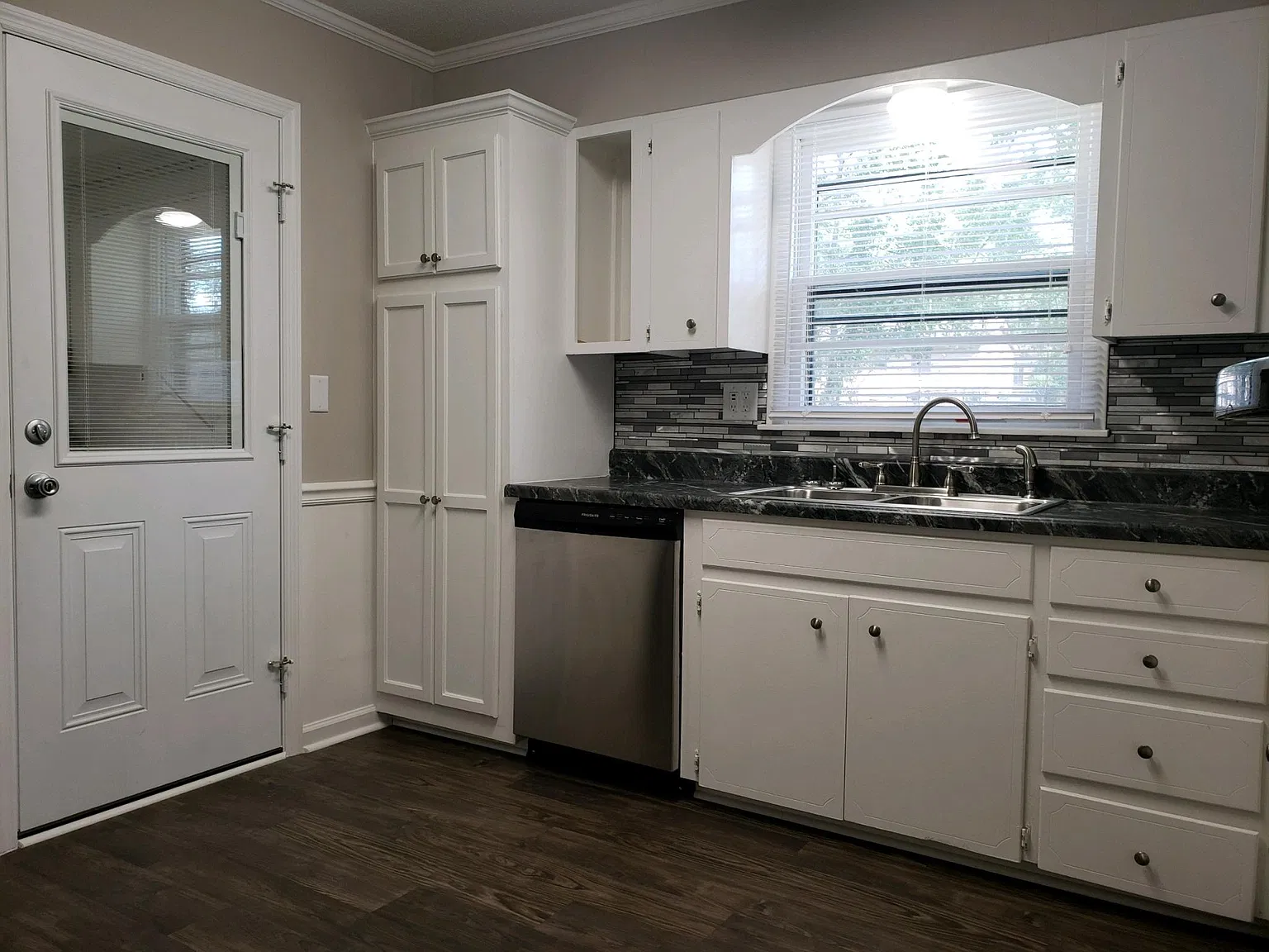 3 bed, 1.5 bath, 1100 sqft, $1,435 — Photo 4