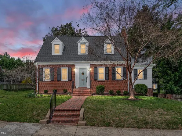 909 Mortimer Ave, Fredericksburg, VA 22401