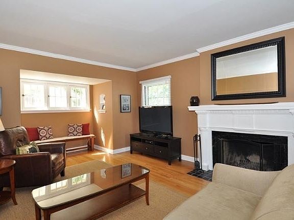 3rd image of 1301 E Chateau Pl