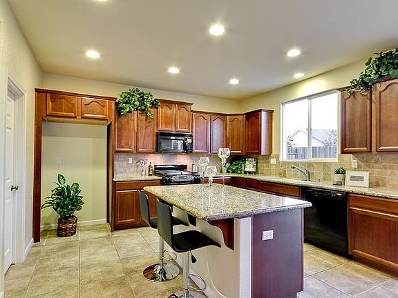 2nd image of 1169 Ashford Ln