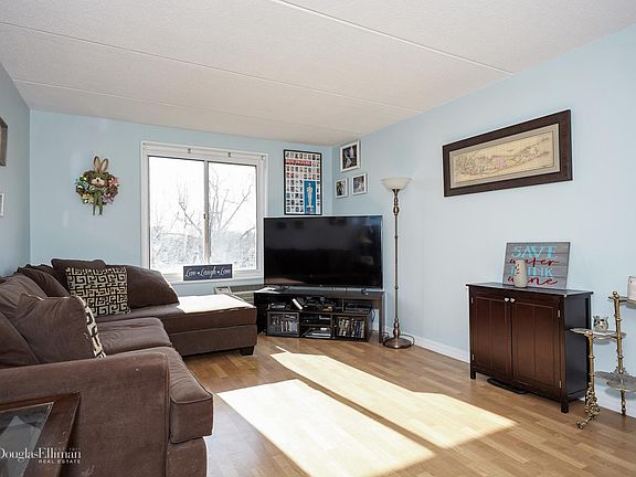 2nd image of 135 Post Ave APT 5-D