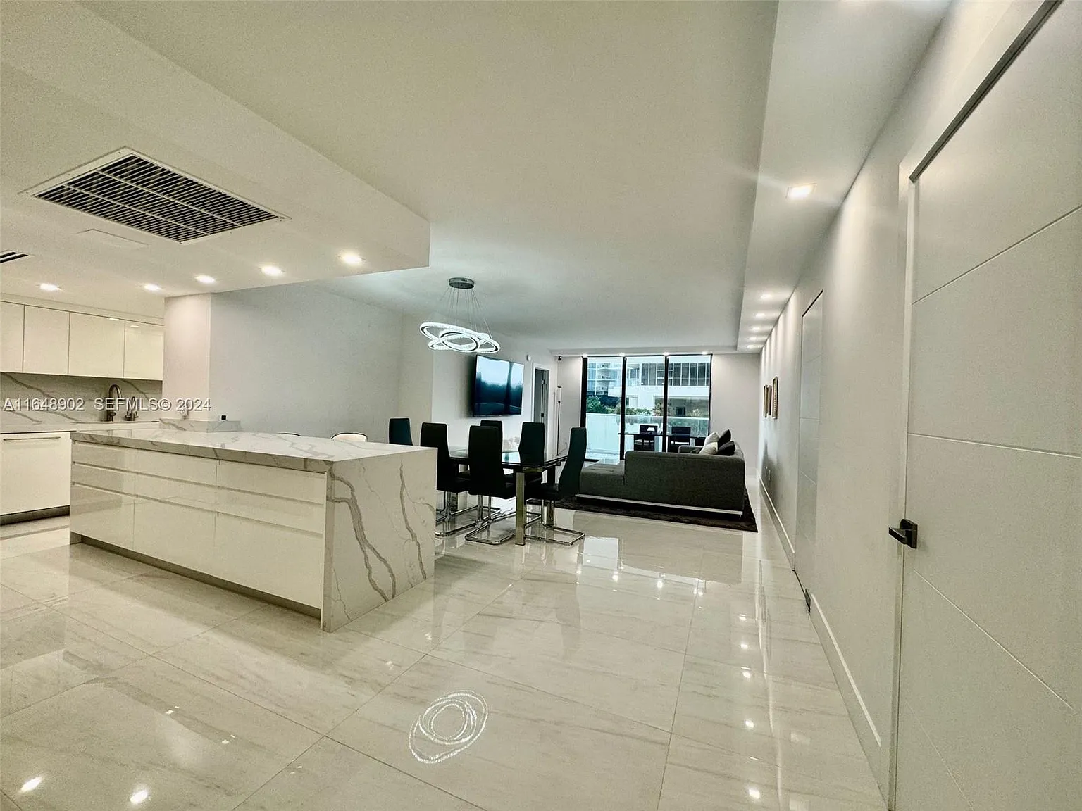 Balmoral Condo — Photo 3