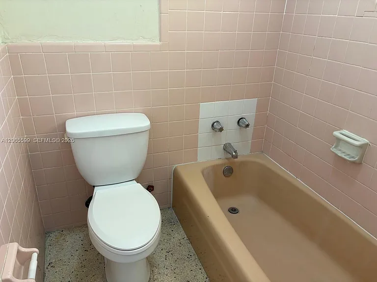 1838 SW 4th St #5 — Photo 8