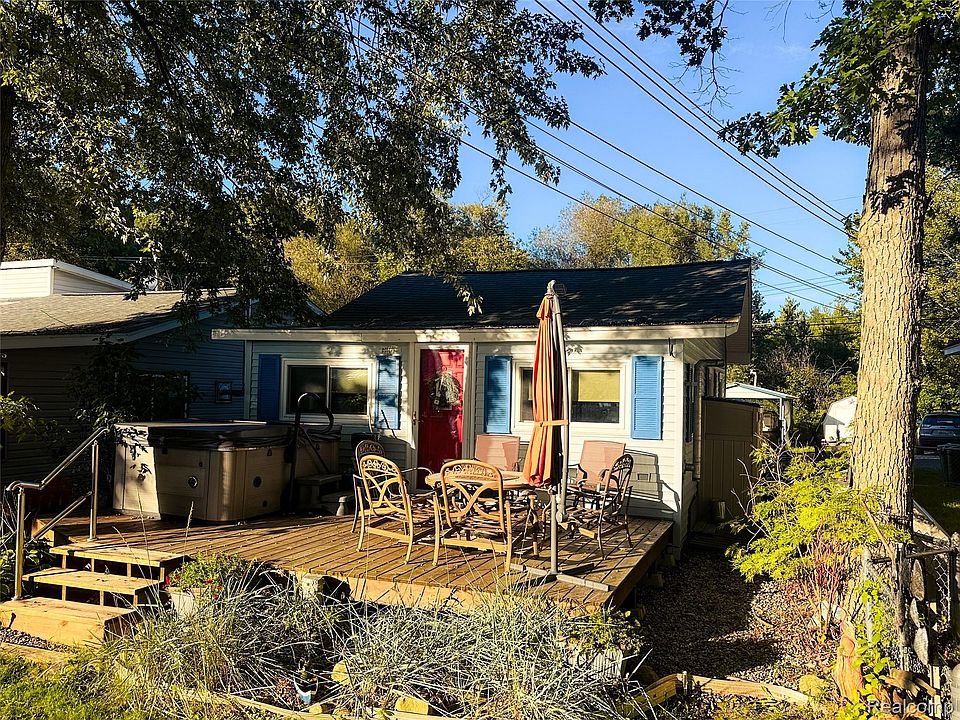 187 Poplar Dr, photo 2