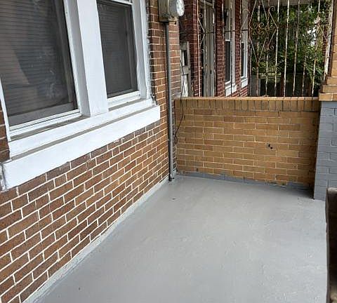 4th image of 1279 Everett St