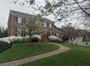 1041 Greenhurst Rd, Winston Salem, NC 27104