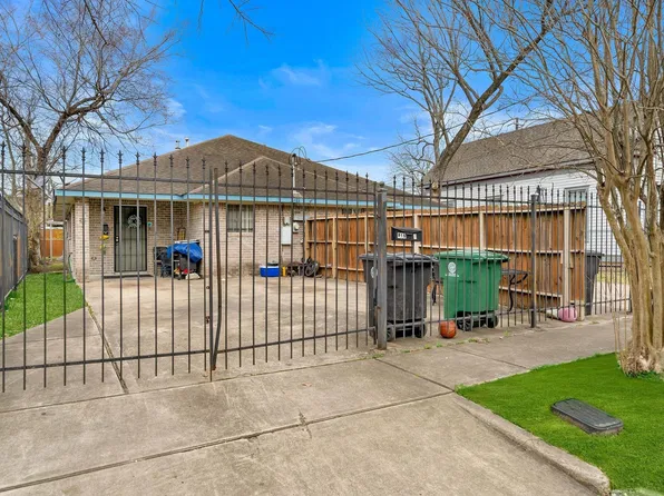 915 Pinckney St, Houston, TX 77009