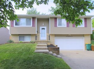 14853 Rochelle Dr, Maple Heights, OH 44137