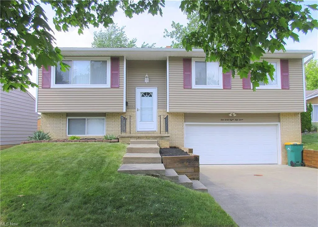 14853 Rochelle Dr photo 1