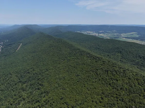Phoenix Ln, Mill Hall, PA 17751