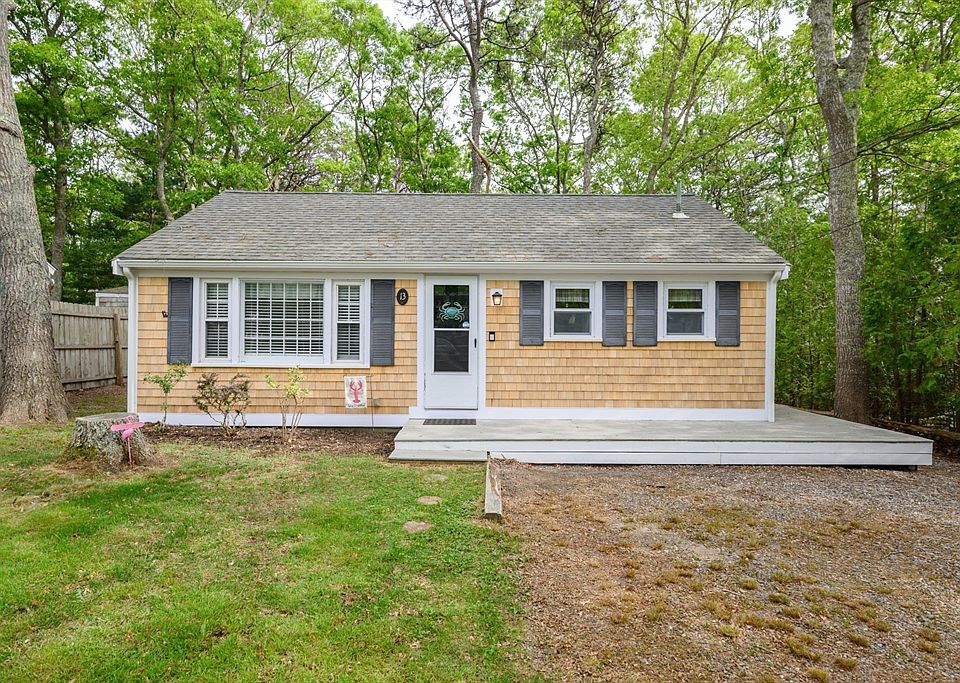 1st image of 13 Coach House Ln